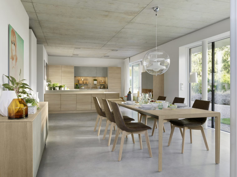 filigno Küche mit tak Tisch und lui Stühlen credit TEAM 7