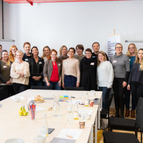 Die WorkshopteilnehmerInnen mit Annabel Loebell und Grazia Nordberg und Projektmanagerin Verena Kroupa / Credits: FRAMEWORKER
